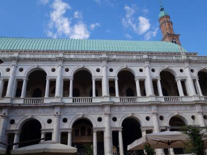 Da Palladio alla pallavolo. Così Vicenza schiaccia la sua Piazza dei Signori