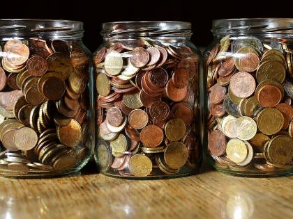Nuovo crollo dei consumi a luglio (-7%). E Fitch taglia le stime sul Pil a -10%