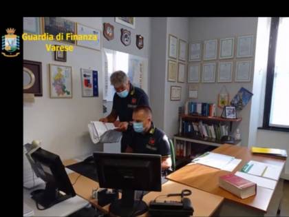 Arrestato il vigile "mangione": toglieva multe e sanzioni in cambio di frutta e verdura