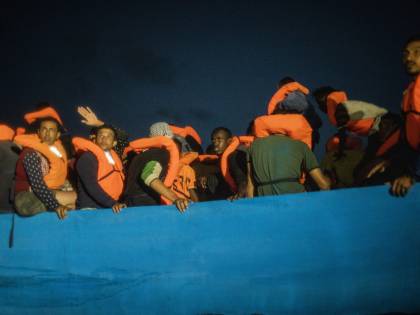 Dall'Ue 3,4 miliardi alle Ong. Ma non sa come li spendono