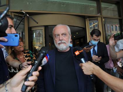 De Laurentiis sotto accusa: "Irresponsabile, perché non è rimasto a casa?"