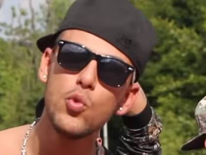 Il rapper star del web ora finisce nei guai: pizzicato con la cocaina