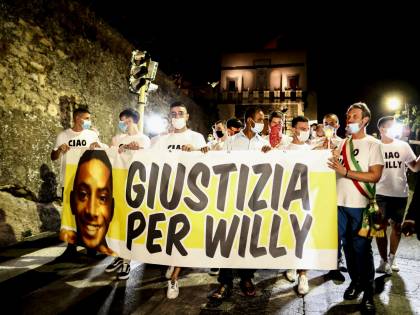 Palloncini e magliette per Willy: "Una morte barbara e ingiusta"