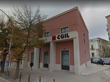 Chiede allo straniero di indossare mascherina, donna pestata a sangue