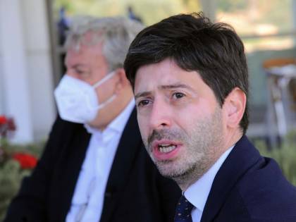 Il ministro comunista voleva il modello Stasi. Il blitz fallito di Speranza sulla polizia nelle case