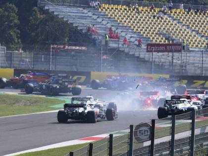 Formula Uno, incidenti a ripetizione al Mugello. Doppietta Mercedes, male le Ferrari