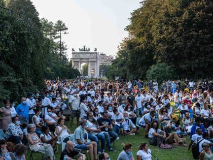 Movida selvaggia al parco, è polemica