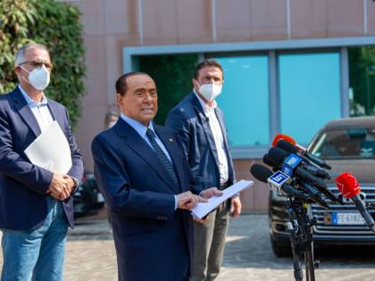 Berlusconi negativo al secondo tampone: andrà alle nozze del figlio Luigi?