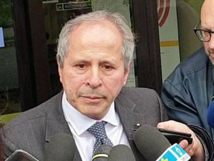 Crisanti: "Siamo in precario equilibrio. Il saluto col gomito? L'Oms dice di tutto..."