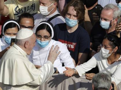 Bergoglio a genitori di figli Lgbt: "Papa li ama così come sono"
