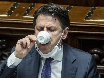 "Soldi Ue? Taglieremo le tasse". Ma è la "grande balla" di Conte