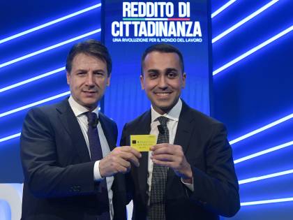 Svolta sul reddito 5s. "A chi rifiuta il lavoro niente più sussidio"