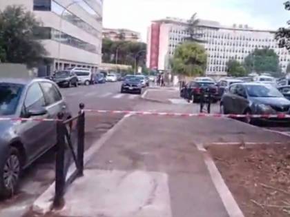 Il militare trafitto col cacciavite La reazione: due colpi sul ladro straniero