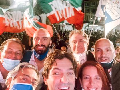 Acquaroli vola e sfiora il 50%. Addio sinistra dopo 25 anni