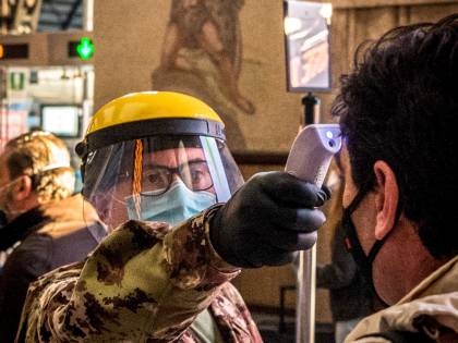 La rivincita della plastica da regina dell'inquinamento a scudo contro il virus
