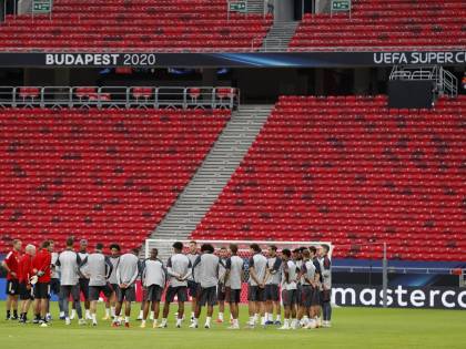 Supercoppa della paura a porte aperte. Tutti allo stadio nella Budapest infetta