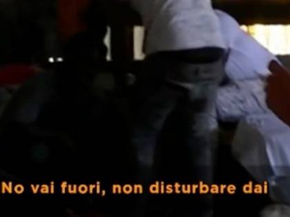 "Io, cacciata via dai migranti della chiesa di don Biancalani"