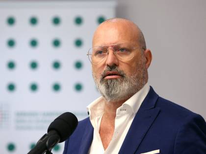 Bonaccini positivo al Covid, è a casa con la polmonite