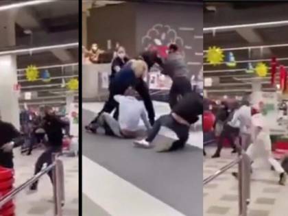 "Per cortesia, può indossarla?" Volano carrelli al supermercato