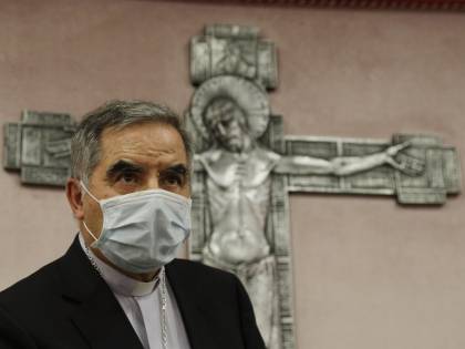 Scandalo Vaticano, ecco per cosa è indagato il cardinale Angelo Becciu