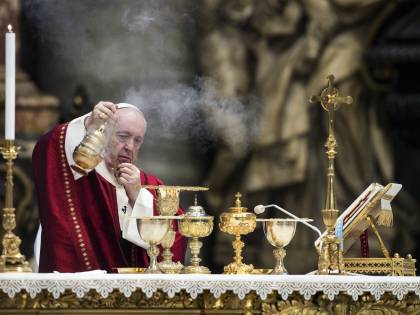 "Il Papa è scandalizzato: farà pulizia. Più controlli e finanze centralizzate"