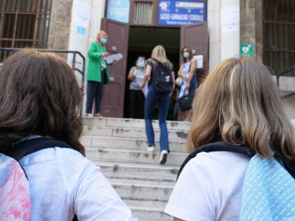 Scuole aperte in Puglia. Ma Emiliano scrive alle famiglie: "Tenete i figli a casa"