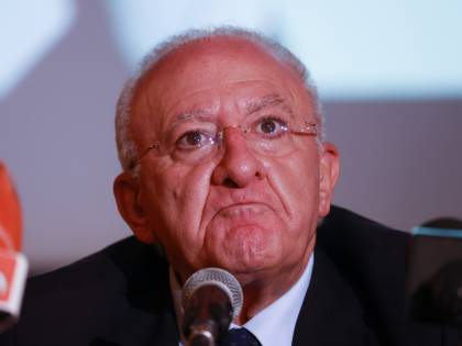 De Luca: "Daremo una tessera ai vaccinati. Il mio vaccino? Ho fatto da cavia"
