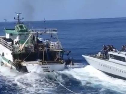 "Alt", poi la sparatoria in mare: alta tensione tra Gdf e tunisini
