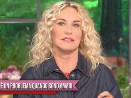 La Clerici e quell'imbarazzo in tv "Inizia per c..., problemi se amari"