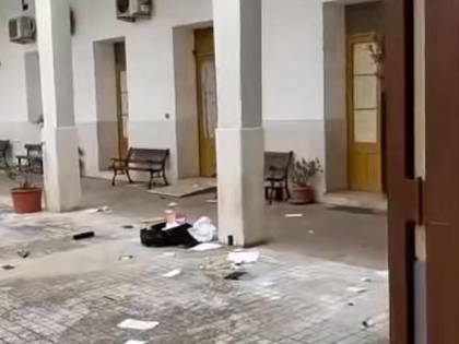 Grida "Allah Akbar" e sfonda la porta: magrebino devasta il convento