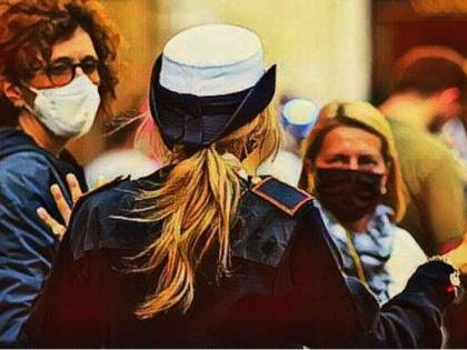 Mascherine all’aperto: siamo stretti tra idioti e mascalzoni