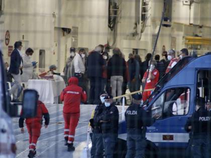 "Così è legale respingere i migranti con i barconi"