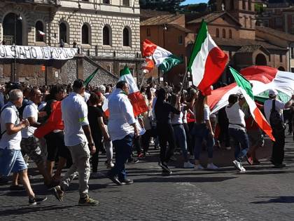 Negazionisti oggi in piazza. Il Viminale: "Pugno di ferro"
