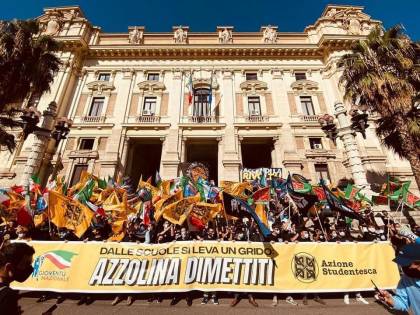"Ora Azzolina dimettiti". La protesta "travolge" il ministro dell'Istruzione