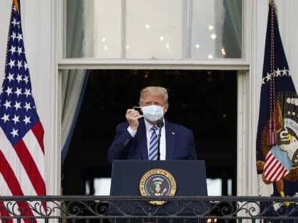 Il primo discorso di Trump dopo il Covid: "Non permetteremo Paese diventi socialista"