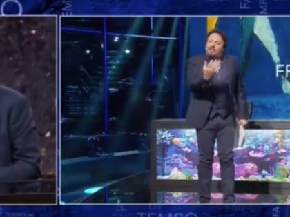 Enrico Brignano a Fazio: "Non c'hai una lira, non ti montare la testa"