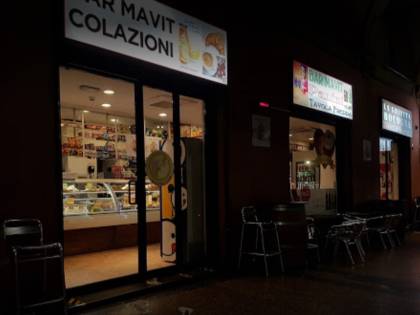 Il bar chiude alle 24... ma riapre un'ora dopo. Così aggirano il Dpcm
