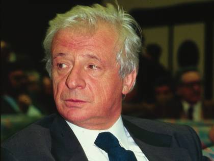 "Petrolio" e i misteri d'Italia. Forte: "Carlo? Sì, sono io"