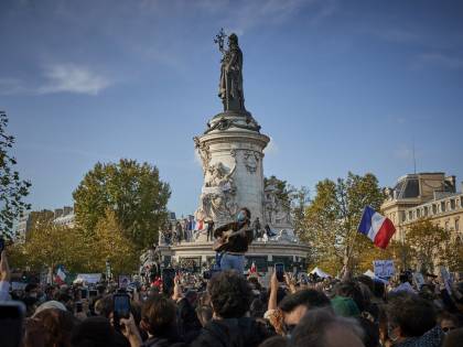 Prof, la Francia in piazza. Espulsi 231 integralisti