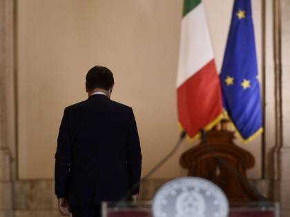 Al Senato numeri incerti. Conte apre al rimpasto per blindare la poltrona
