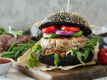 Guerra su veggie burger. Adesso il Parlamento Ue va contro gli allevatori