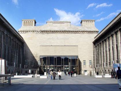Sfregio all'Isola dei Musei di Berlino: vandalizzate oltre 70 opere
