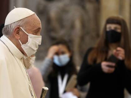 Cosa sapeva Bergoglio dei bonifici del Vaticano alla "dama" di Becciu