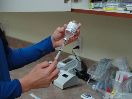 L'Italia maglia nera nella richiesta di dosi: ne abbiamo ordinate appena 70 milioni