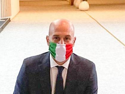 "Io inginocchiato per Paty in Ue". Il gesto che la sinistra ora evita