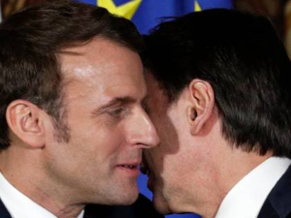 "Ormai siamo sudditi di Parigi". Ora è lotta per il Monte Bianco