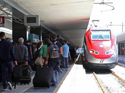 Orrore sul treno Milano-Lecce: trovato cadavere carbonizzato