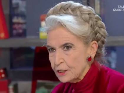 Gaffe di Barbara Alberti: "Franca Valeri è morta?". Gelo in studio