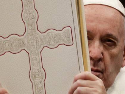 Il Papa ora "spacca" la Chiesa e prepara il piano per il futuro