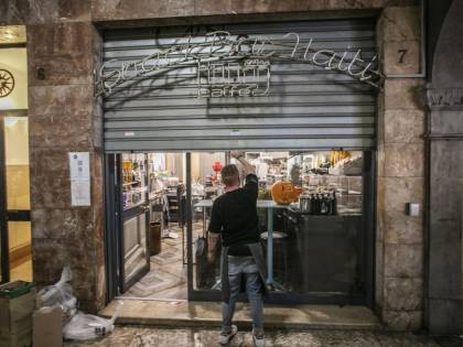 "Se si chiude a Natale si perdono 25 miliardi". Consumi giù del 20%